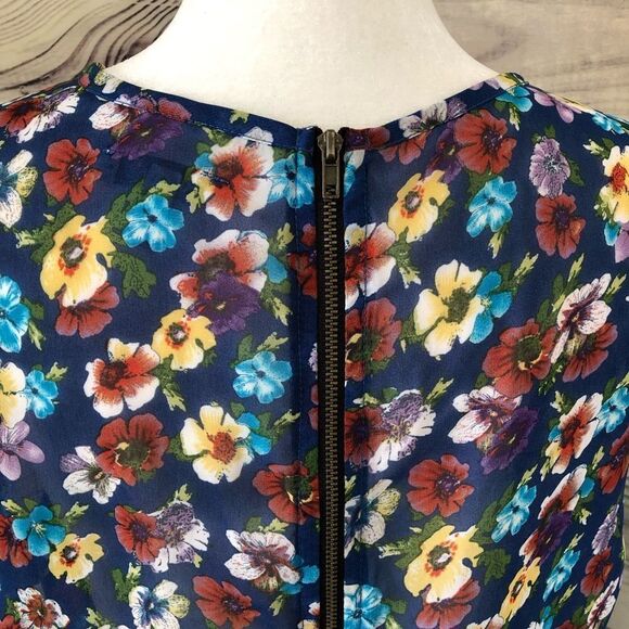 Delias Navy Floral Zipper Back Twist Front Tank Top Size Large - Picture 5 of 6